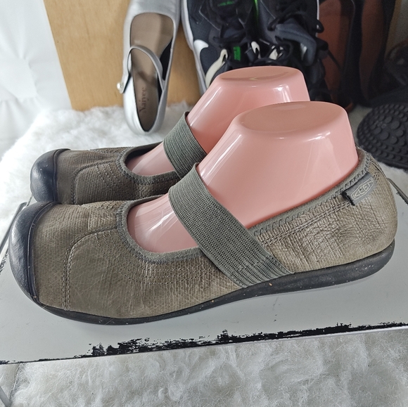 Keen Women's Casual Mary Jane Shoes in Olive Green Outdoor Flats Women's size 11 - Picture 7 of 11